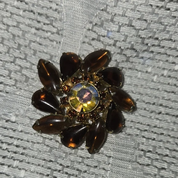 VINTAGE Gold and Brown Floral Brooch - Picture 5 of 11